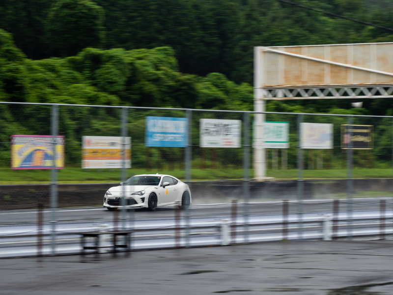 雨路面でもキッチリ発熱するADVAN A052